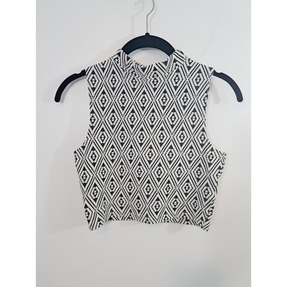 Pimkie Women's Black White Geometric Print High Neck Cropped Shirt